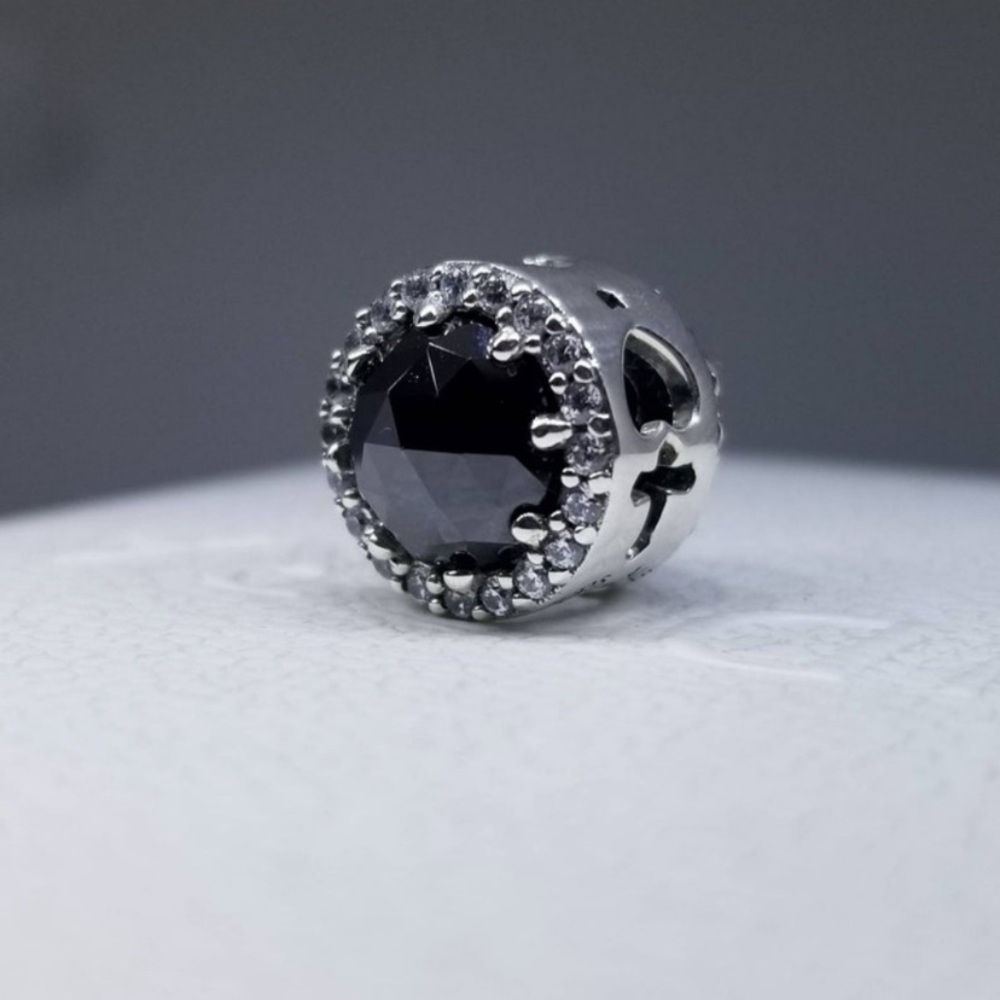 Disney evil queen Pandora charm. RETIRED